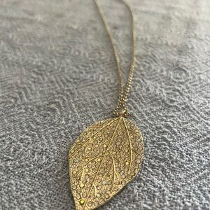 Elegant Gold Leaf Pendant Necklace
